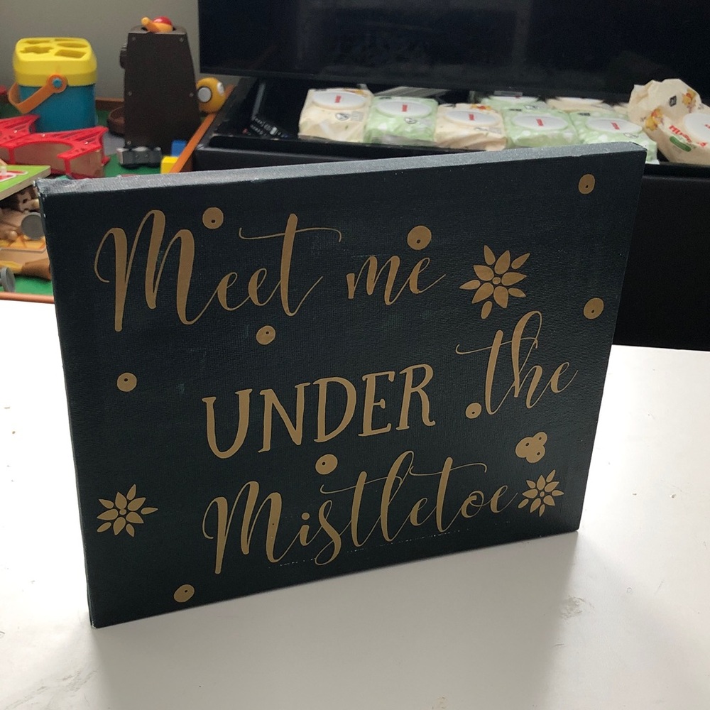 🎃 Meet Me Under The Mistletoe Decorative Sign